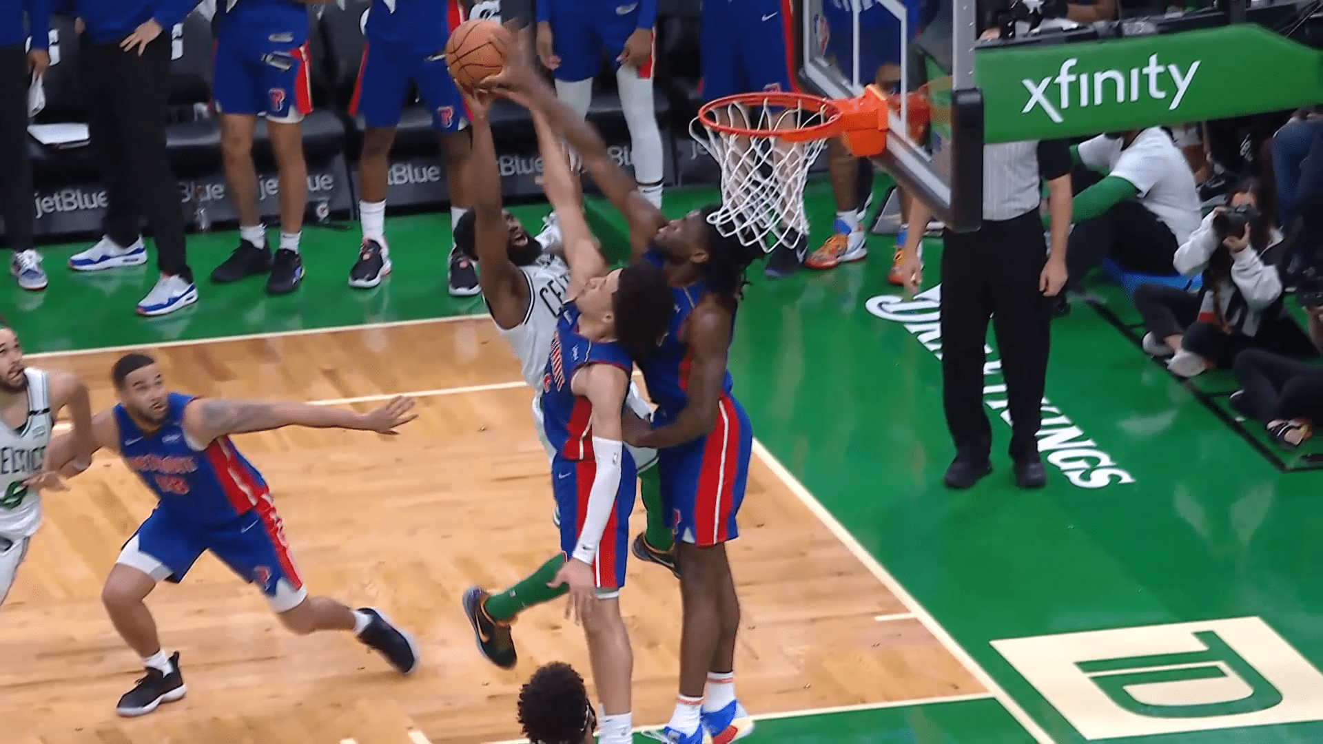 Cade Cunningham et Isaiah Stewart 16 février 2022