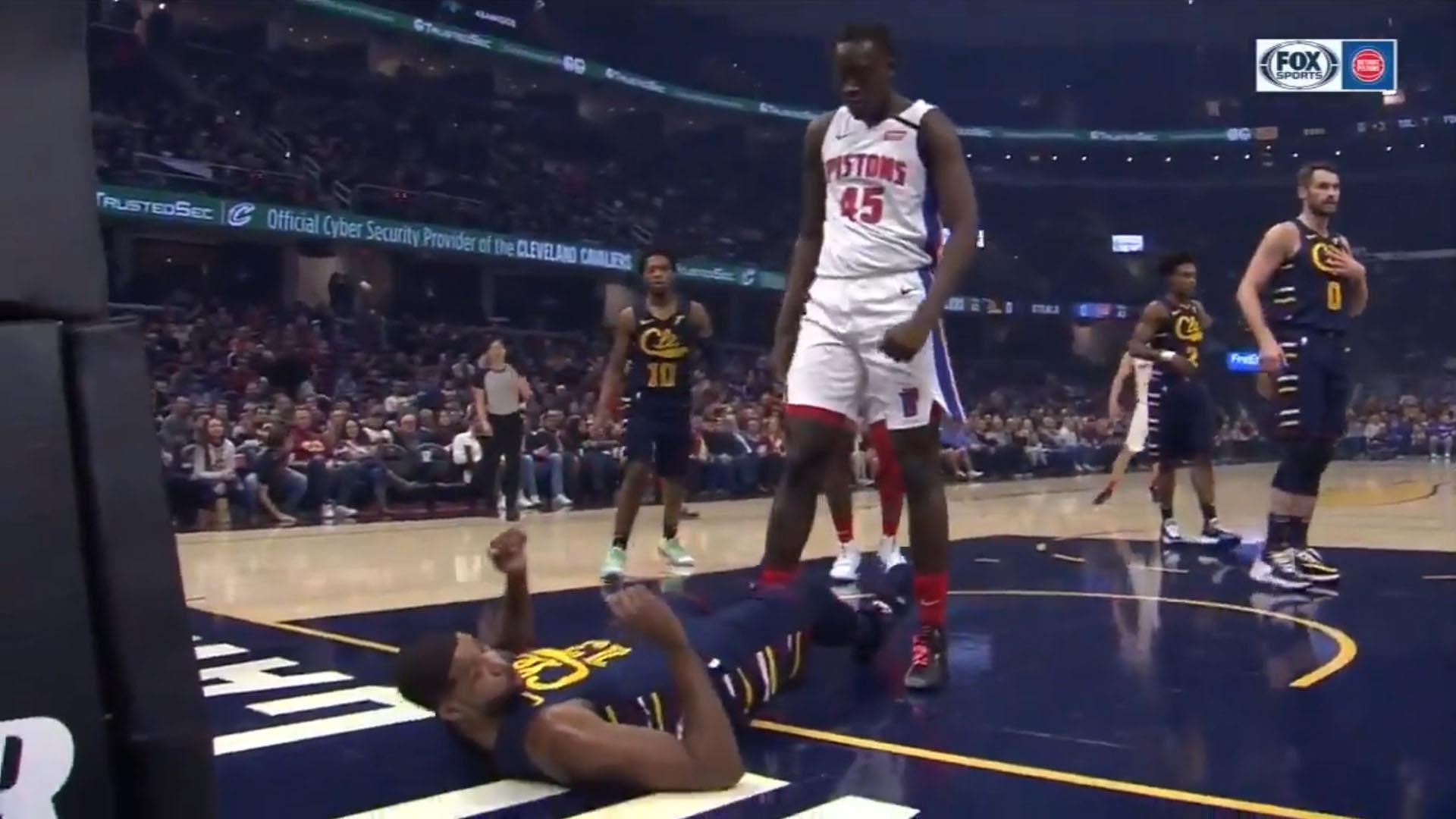 Sekou Doumbouya Tristan Thompson dunk 8 janvier 2020