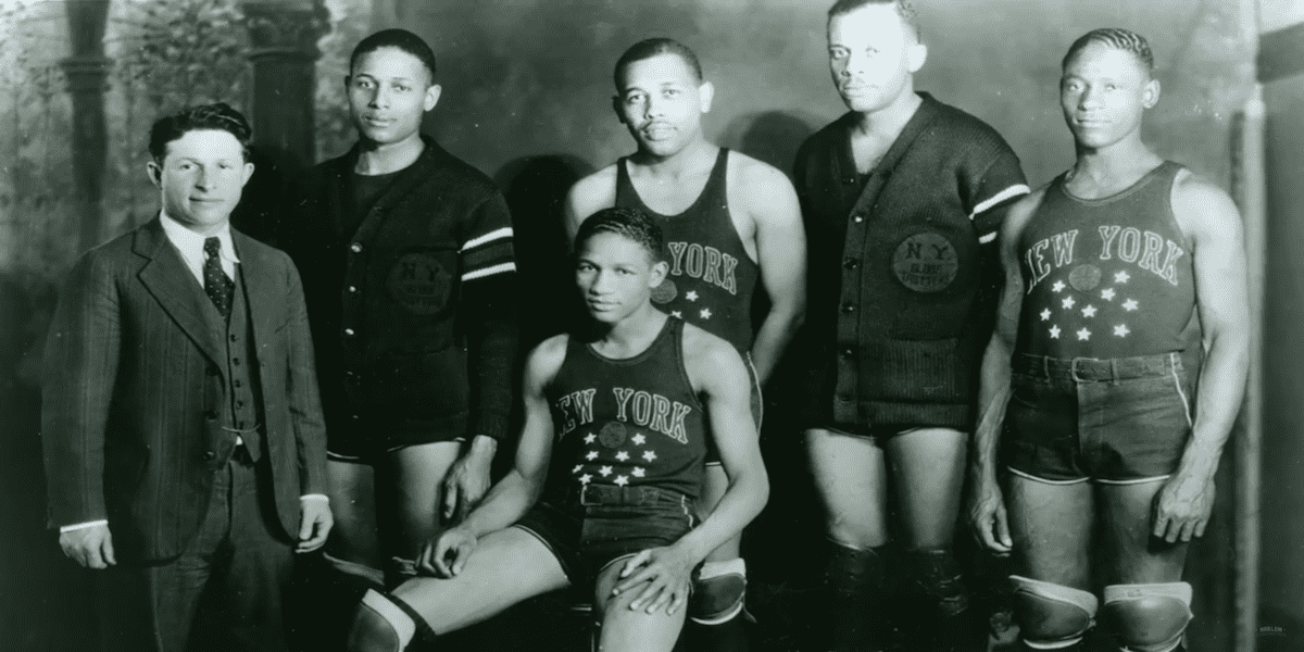 Abe Saperstein aux côtés de ses joueurs