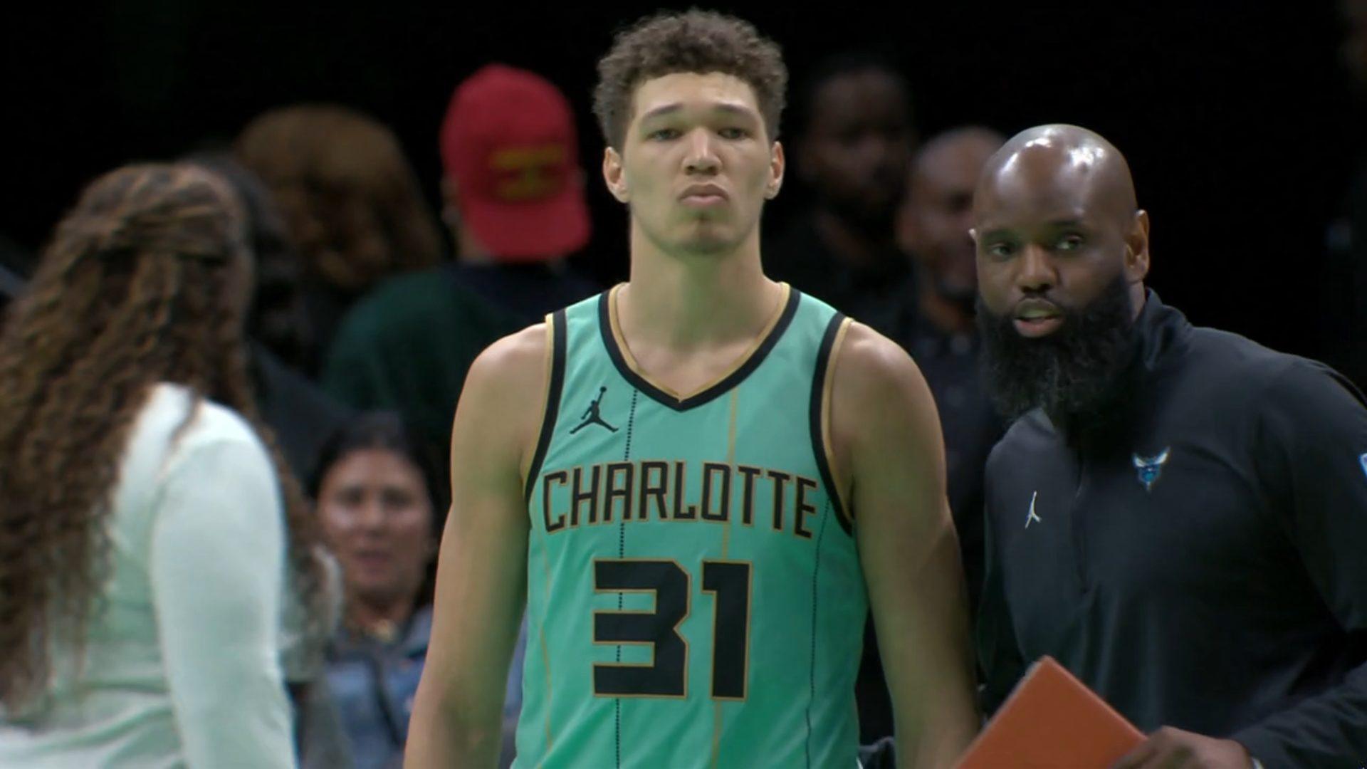 Tidjane Salaun Hornets 8 février 2025